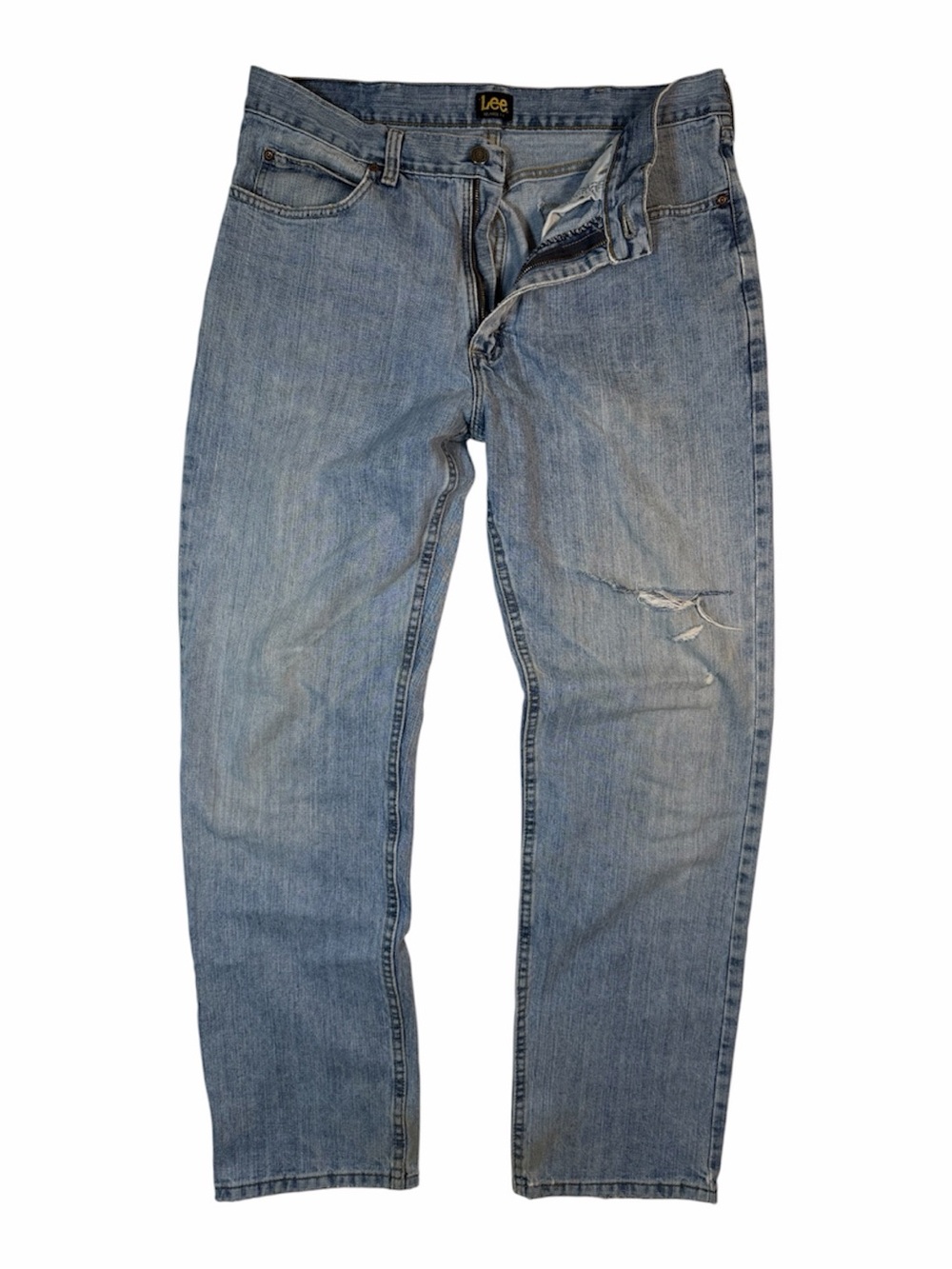 Lee Men’s Light Blue Straight-Leg Jeans with Distressed Knee